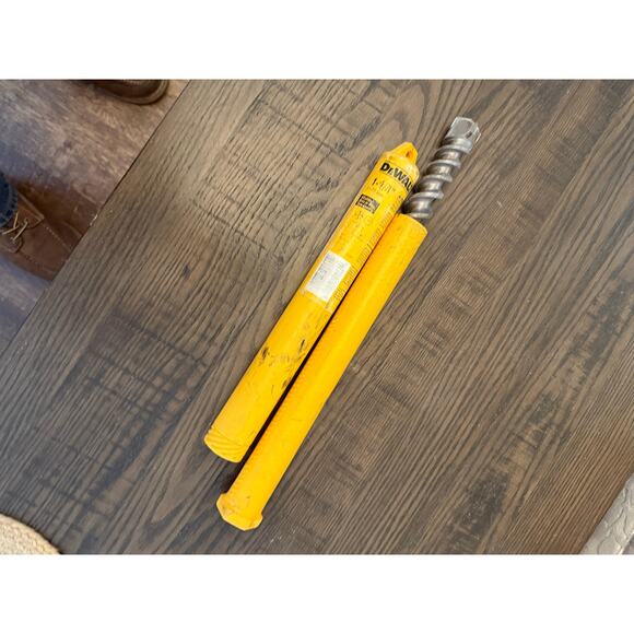 DEWALT DW5760 1-1/4” x11” x16” 4-Cutter Spline Shank Rotary Hammer Bit - Picture 3 of 10